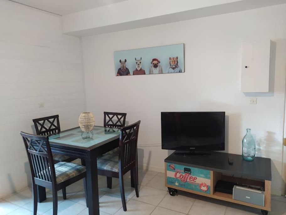 Joli Appartement Avec Grande Et Belle Terrasse, Au Pied De La Plage Du Grazel! Gruissan Exterior foto